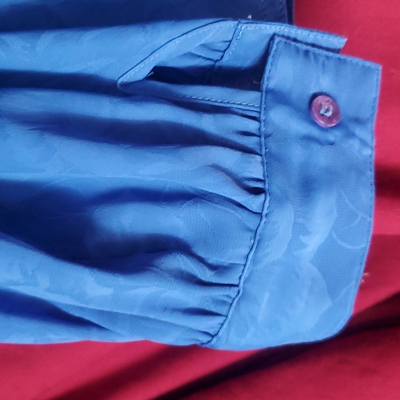 Blue Blouse with Roses - Picture 7 of 10